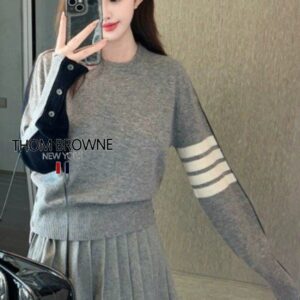 [국내배송]톰브라운 그레이 앤 네이비 라운드 니트