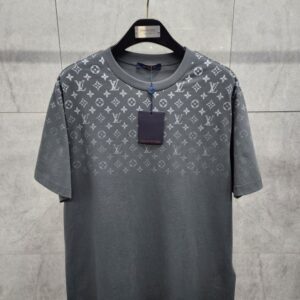 [국내배송]루이비통 23FW 로고 그라데이션 반팔 티셔츠