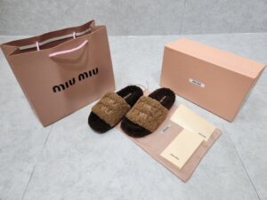 [국내배송]미우미우 뮬 양모 방한 슬리퍼 (최상위버전)