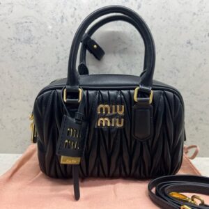 [국내배송]미우미우 아르카디 입고