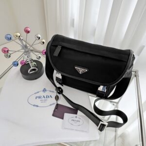 [국내배송]프라다 리나일론 사피아노 가죽 숄더백