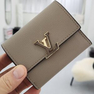 [국내배송]루이비통 카퓌신 중지갑