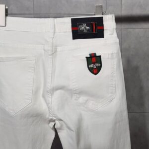 [국내배송]구찌 벌 방패패치 화이트 청바지