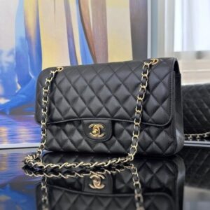 [국내배송]샤넬 클래식 플랩백 미듐 캐비어 블랙 금장 A01112