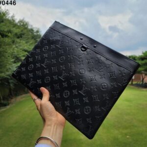 [국내배송]루이비통 포쉐트 모노그램 쉐도우 클러치