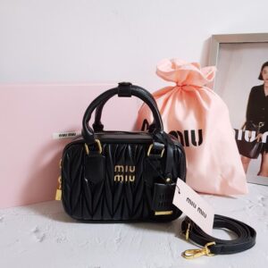 [국내배송]미우미우 아르카디 마테라쎄 토트백